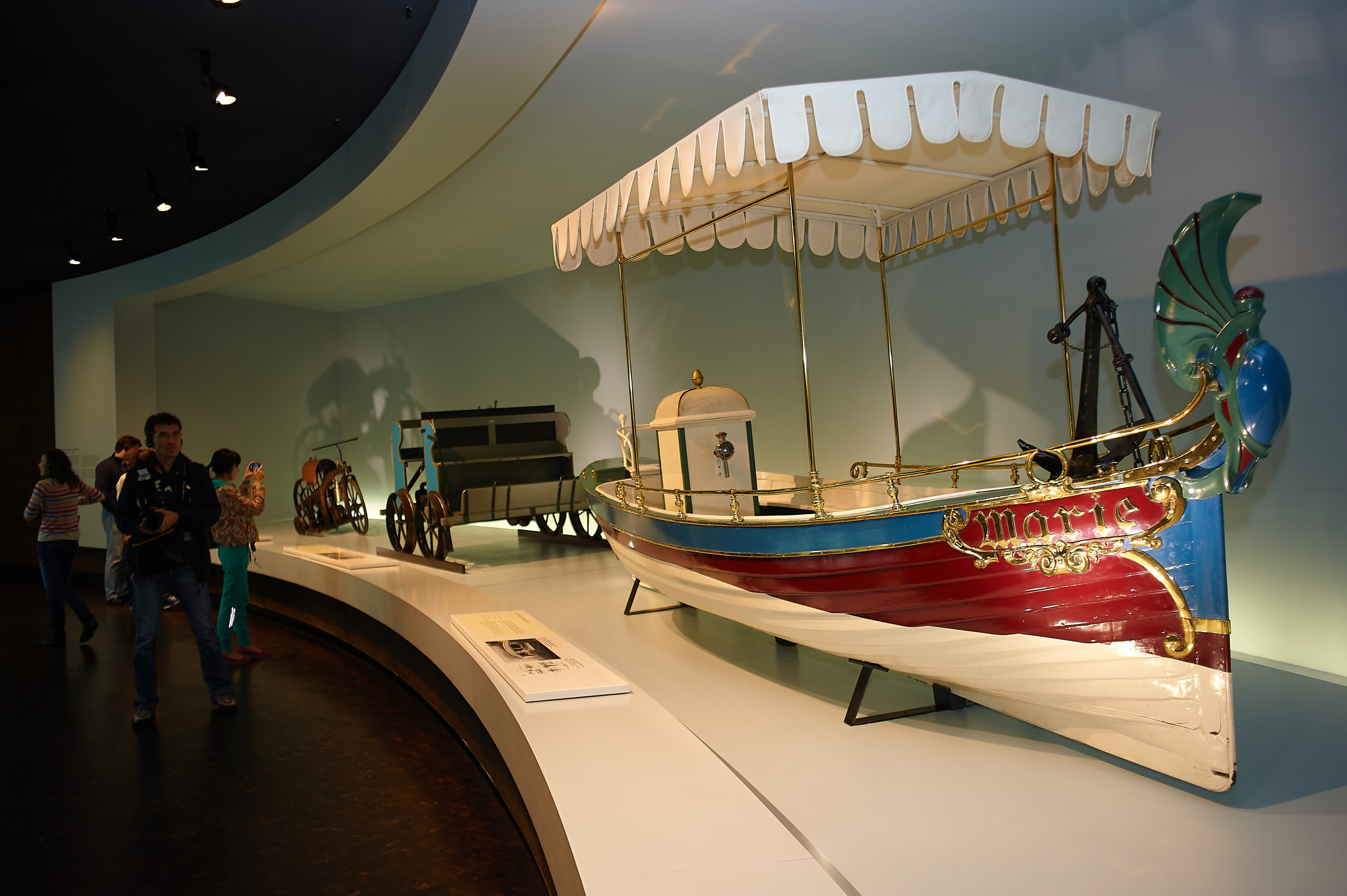 Корпоратив DiHouse, поездка в музей Mercedes-Benz. Reportage event photographer in Moscow Alexander Gladkiy