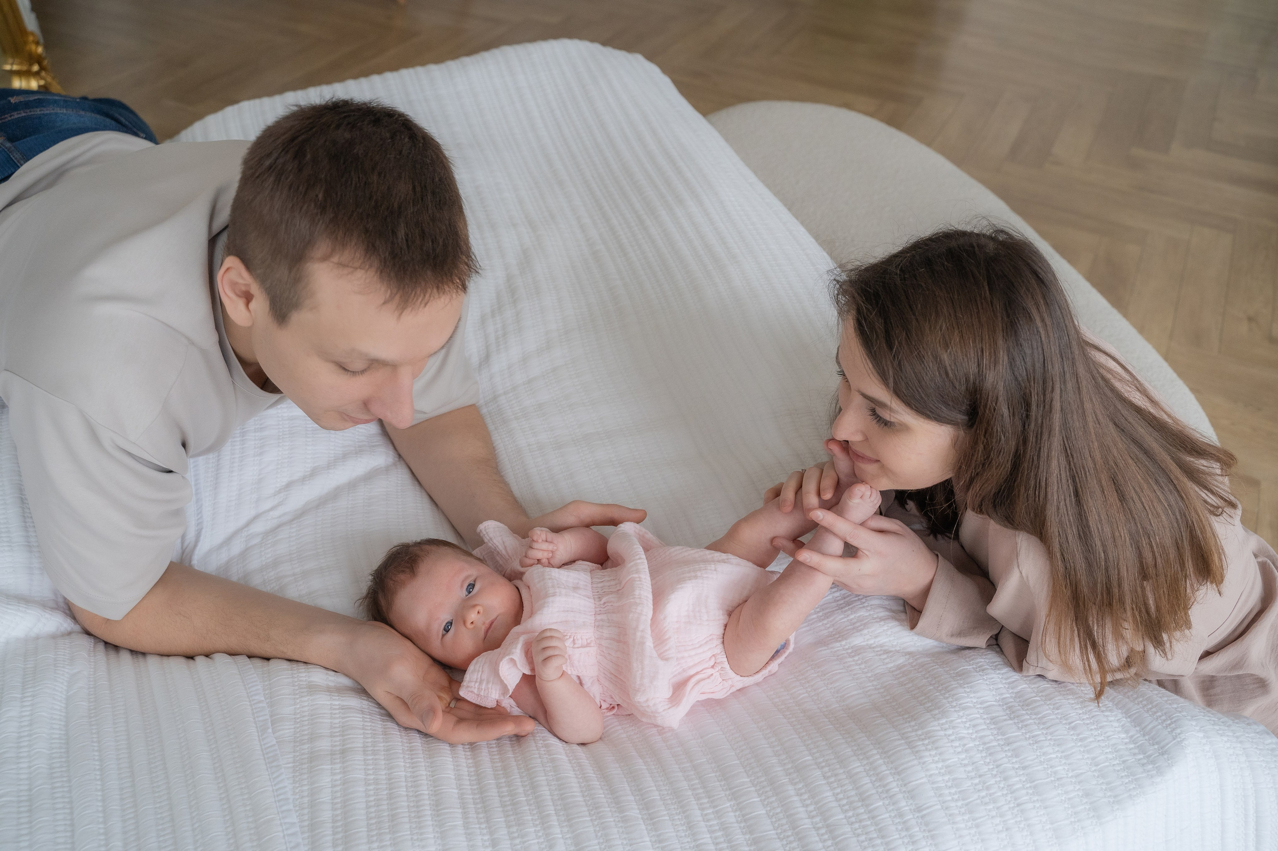 Первая фотосессия новорожденного дома