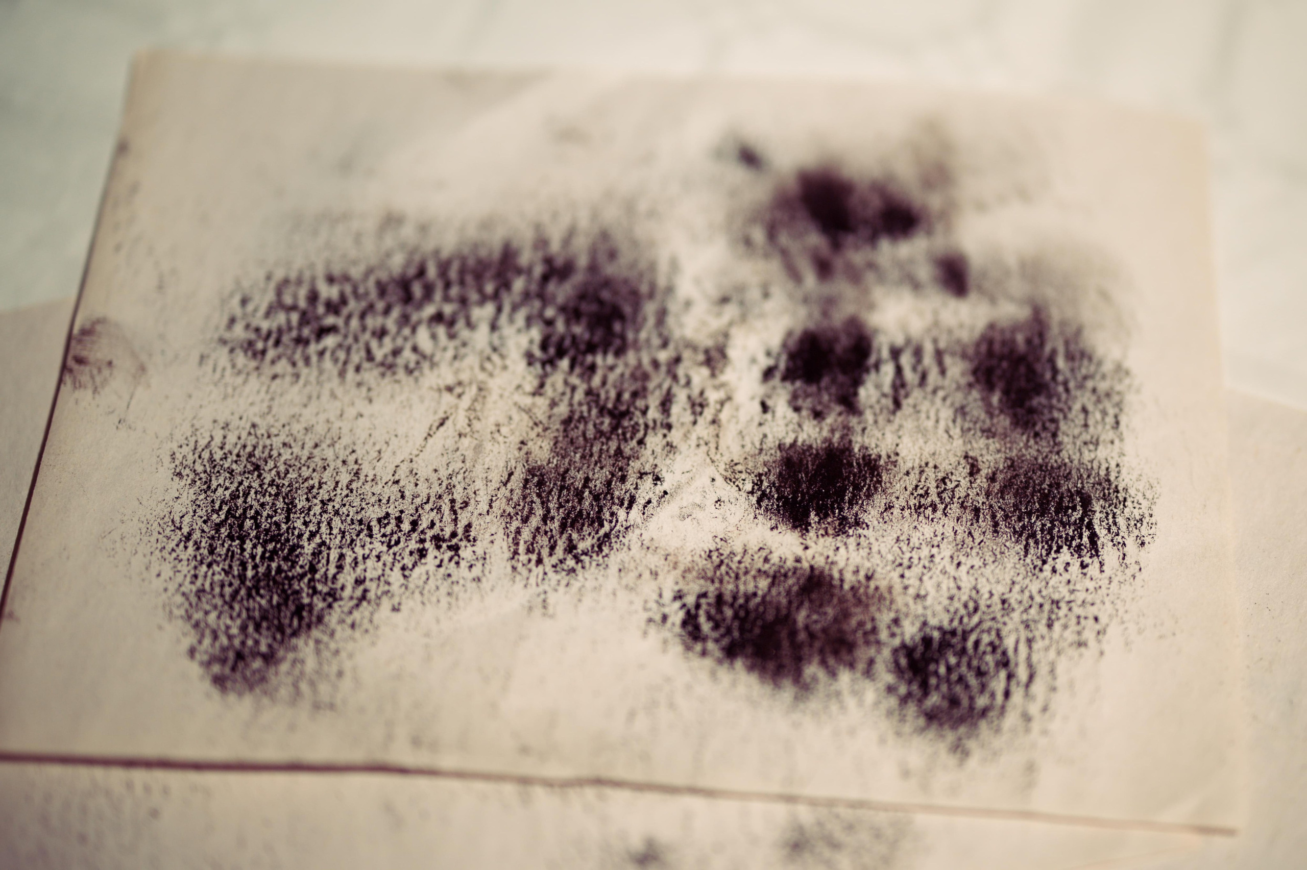 отпечаток руки на бумаге