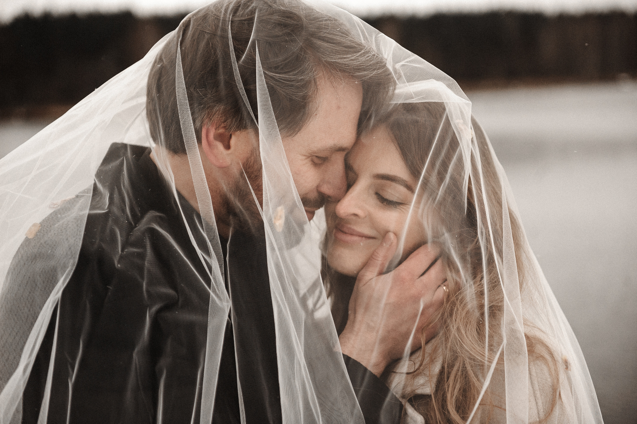 невеста и жених под фатой