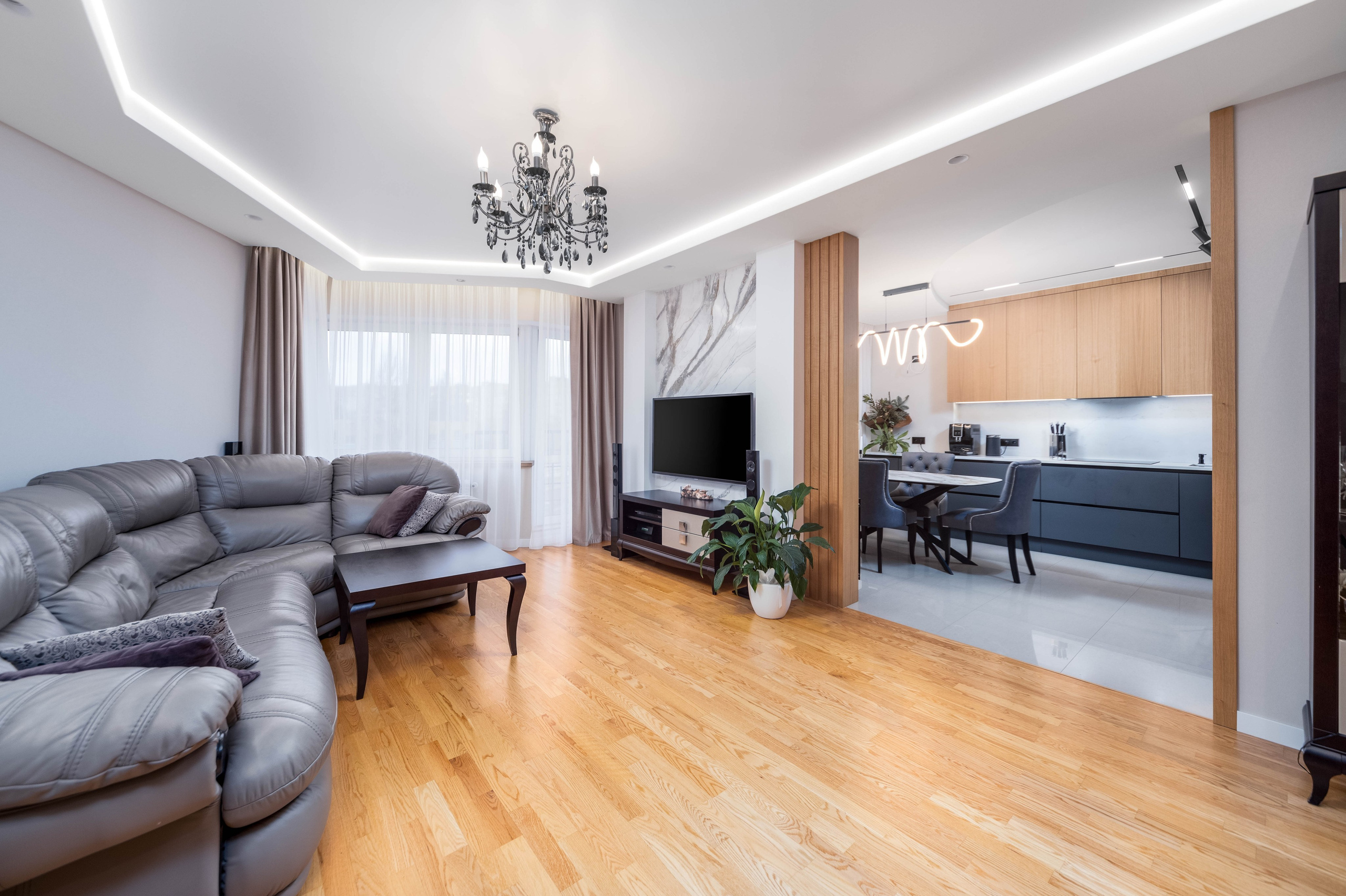 Интерьер кухни-гостиной в трехкомнатной квартире в Минске