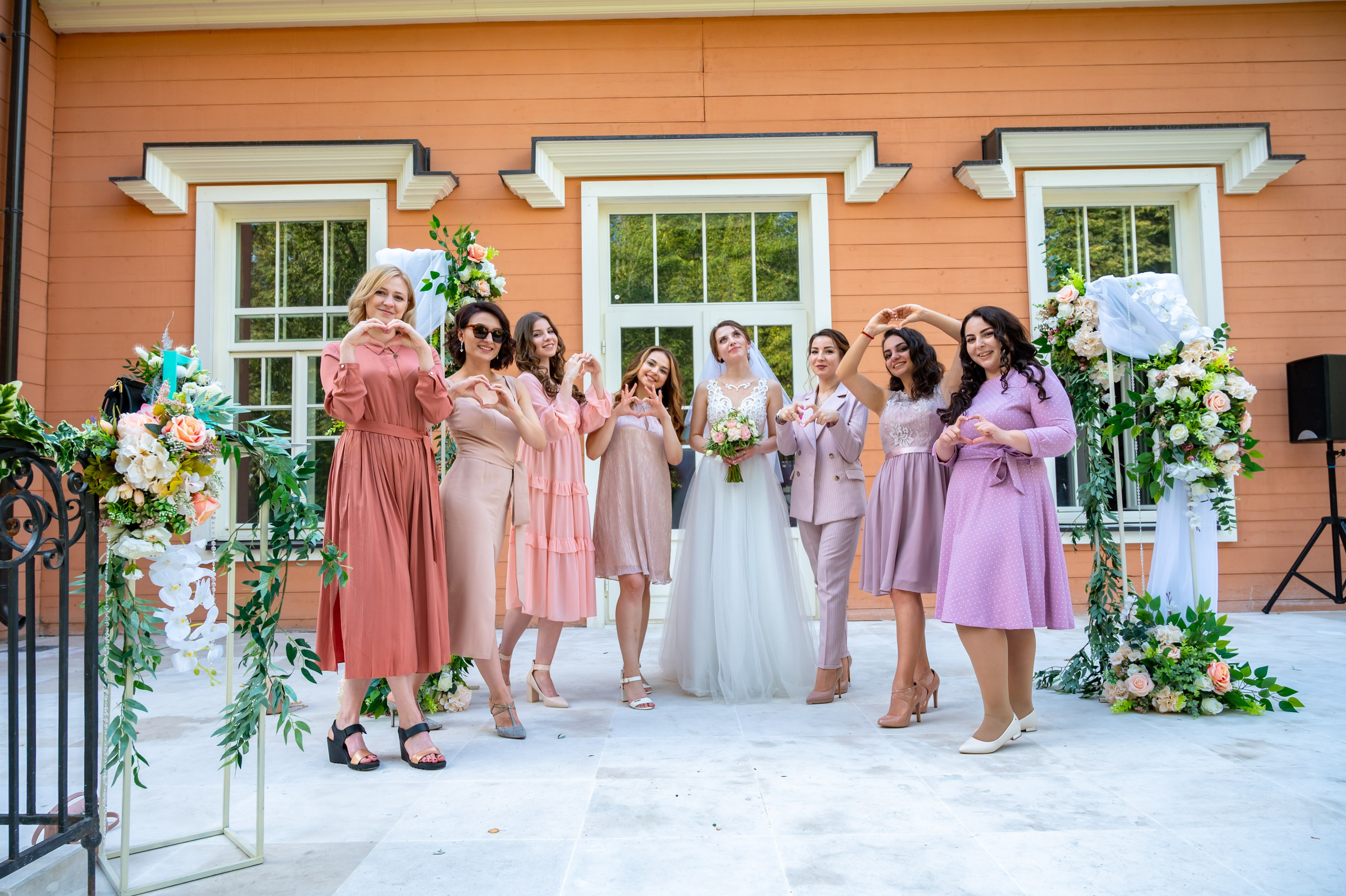 Не знаете что подарить на свадьбу? Не забываемый подарок молодожёнам на всё жизнь. Никто ничего не забудет никогда о самой лучшей свидетельнице со свадьбы друзей. 