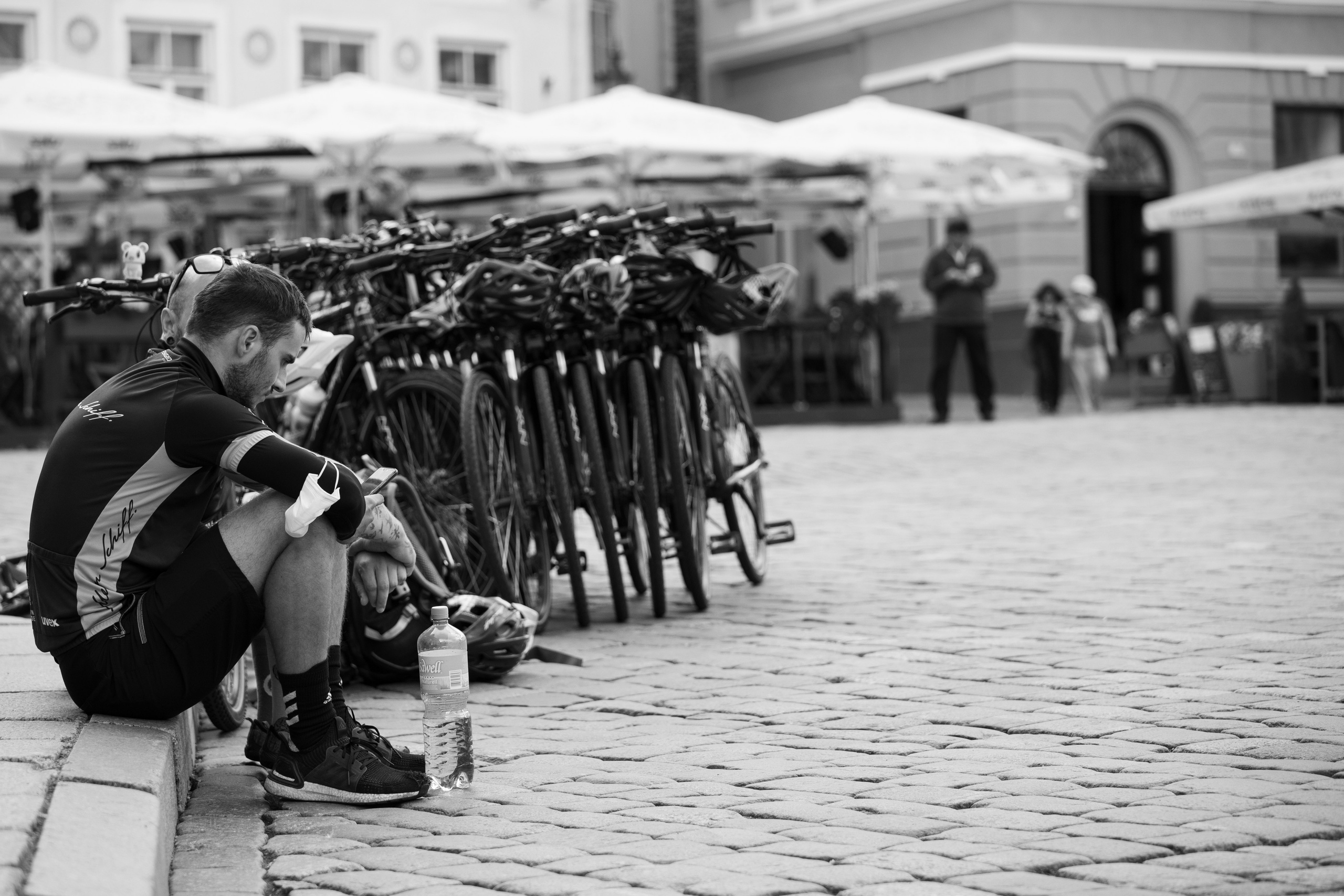 Фотография, велосипедисты, велозаезд. Эстония, Таллинн, Старый город