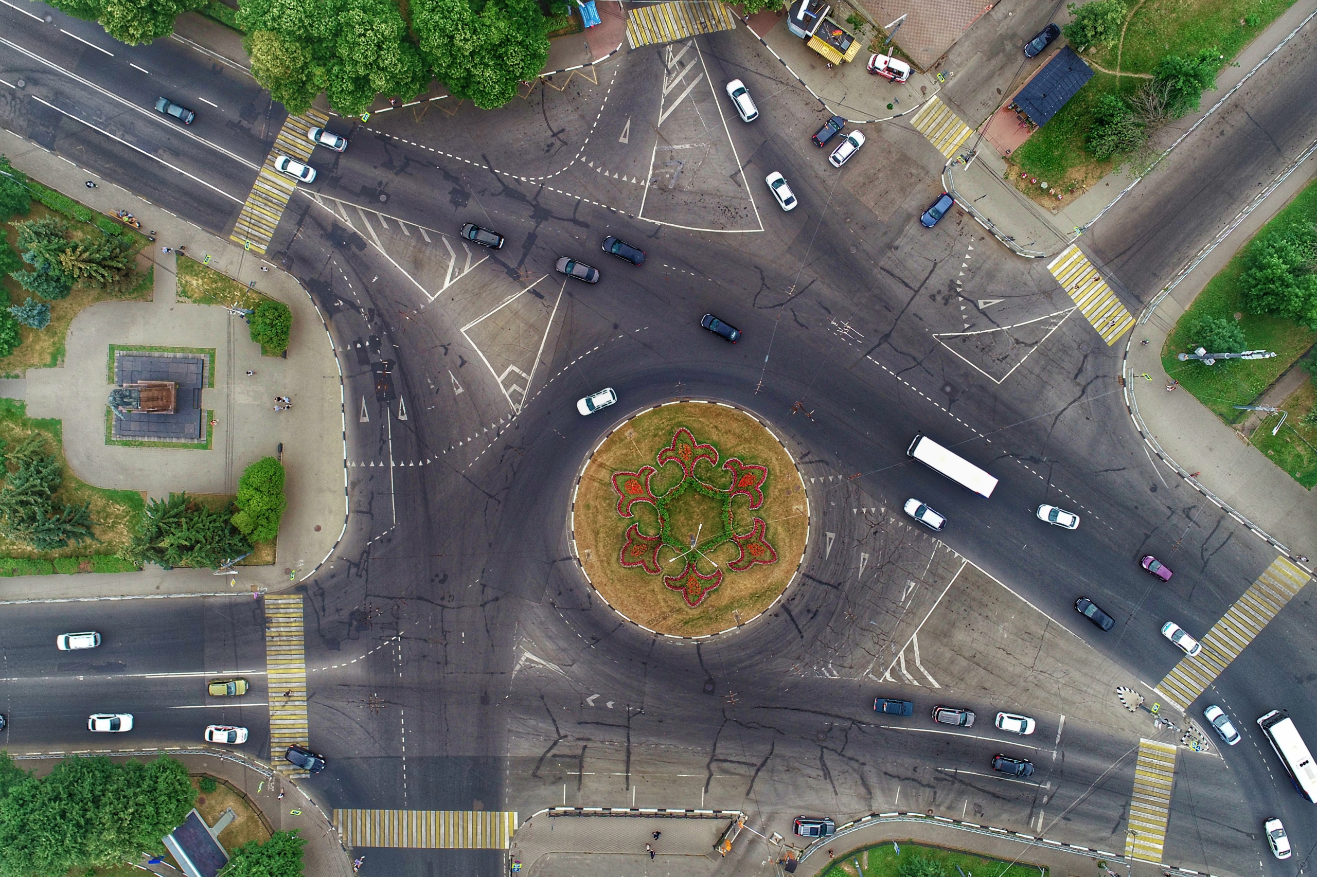 Услуги фото- и видеостудии в Ярославле | The One — полный спектр съёмки и монтажа. Фото и видеосъёмка в Ярославле | Студия The One — от 2500 ₽/час