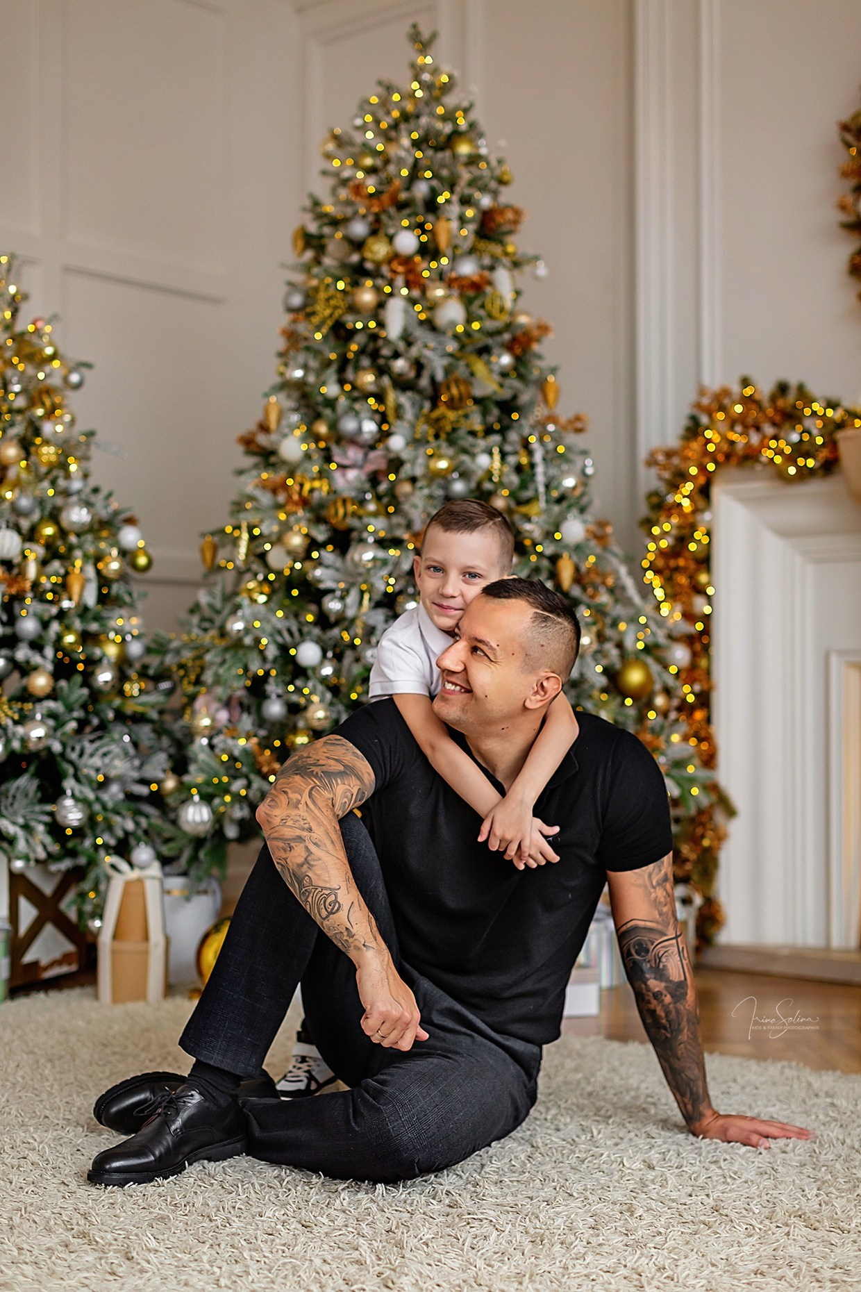 Новогодняя семейная фотосессия в зале Милан. Детский и семейный фотограф в Екатеринбурге