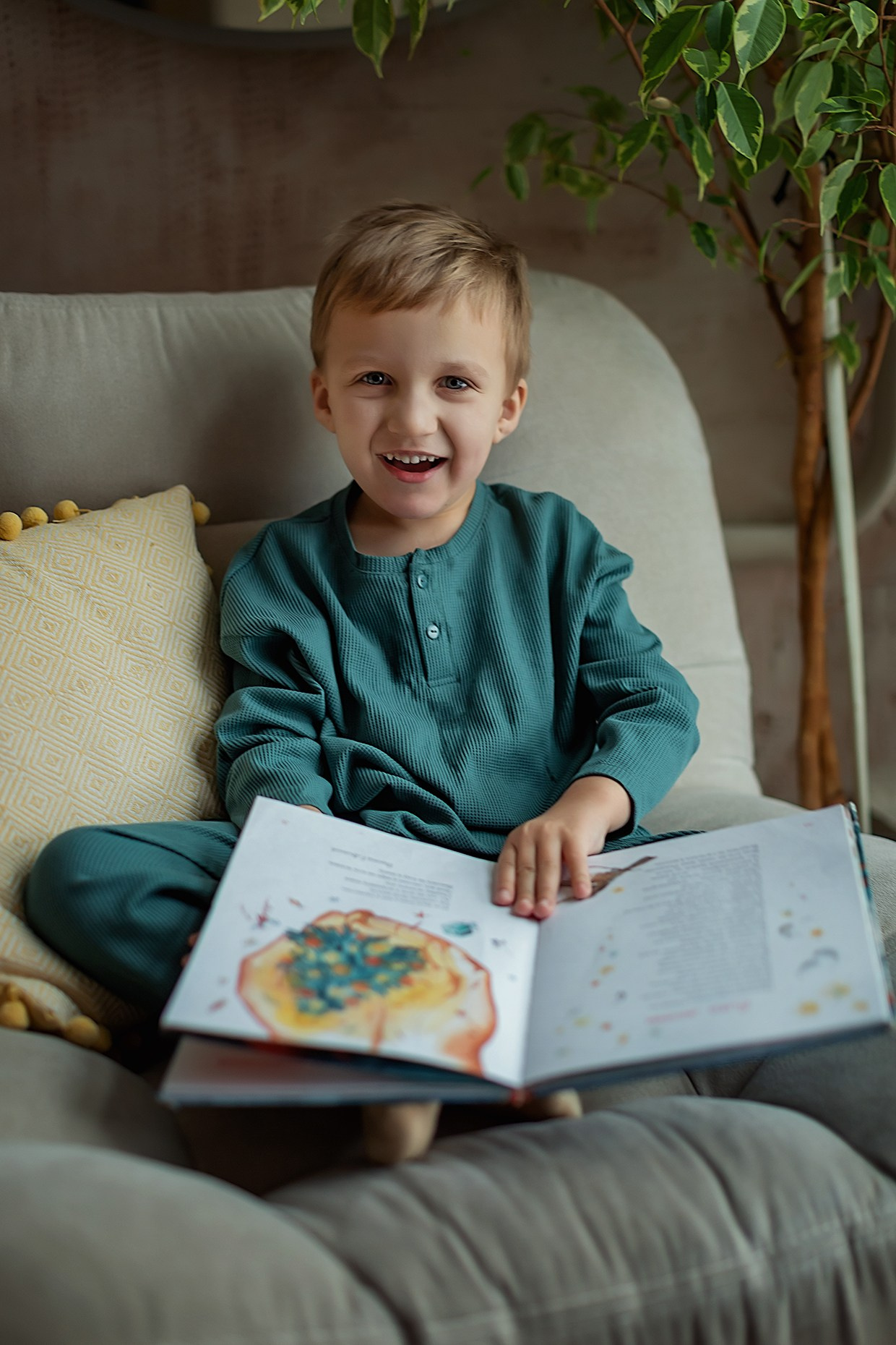 Детская фотосессия в новогодней фотостудии Квартира 9. Детский и семейный фотограф в Екатеринбурге