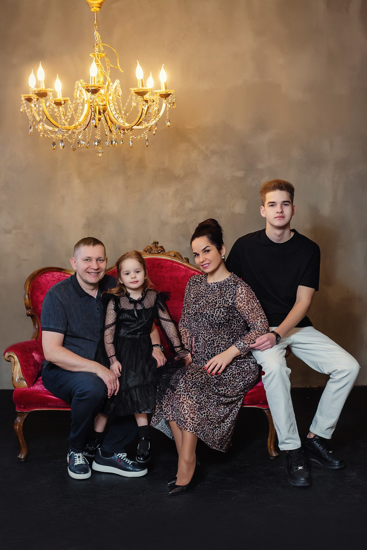 Новогодние фотосессии в студии Парадная. Детский и семейный фотограф в Екатеринбурге