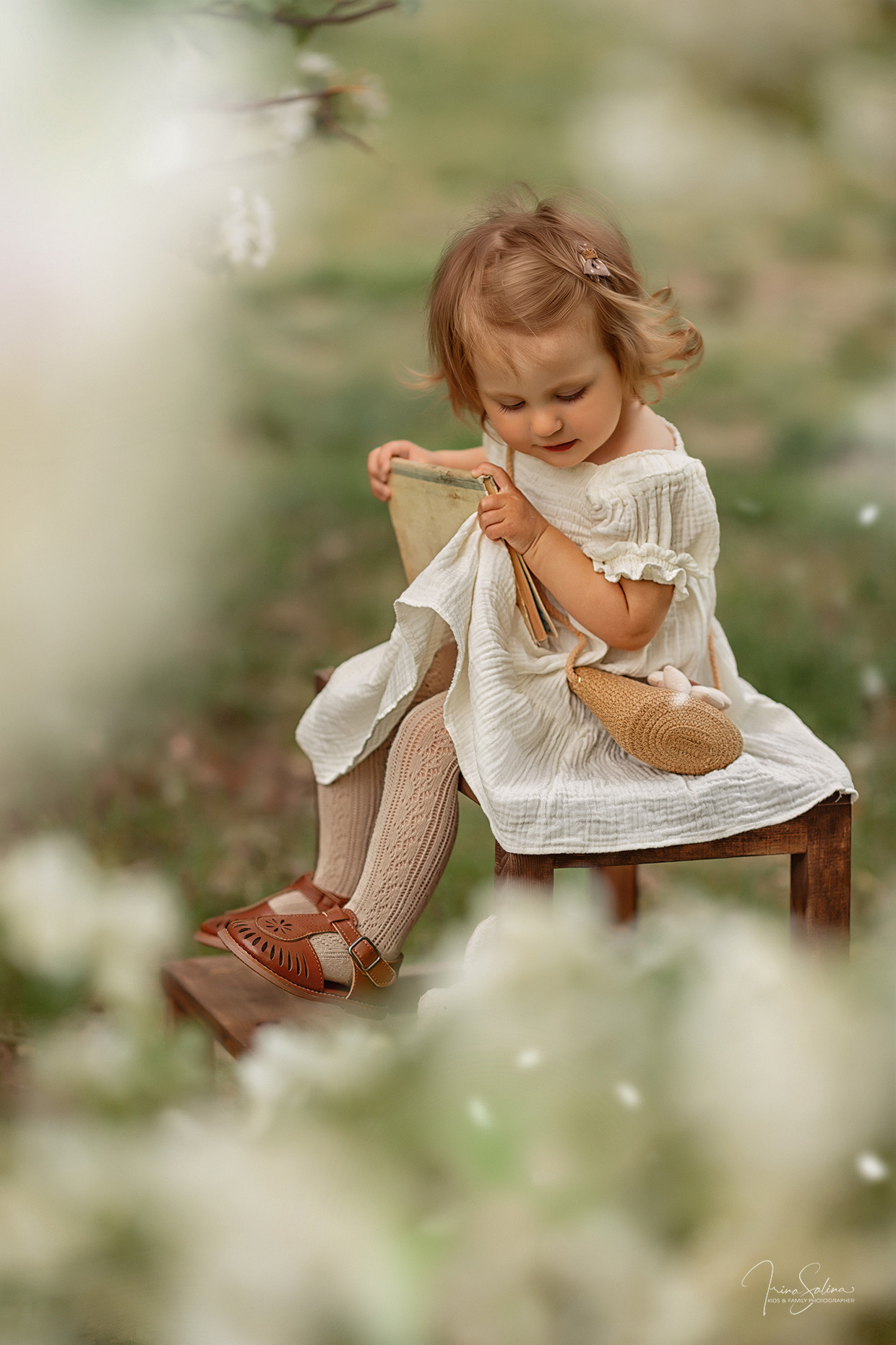 Детская фотосессия в яблонях. Детский и семейный фотограф в Екатеринбурге