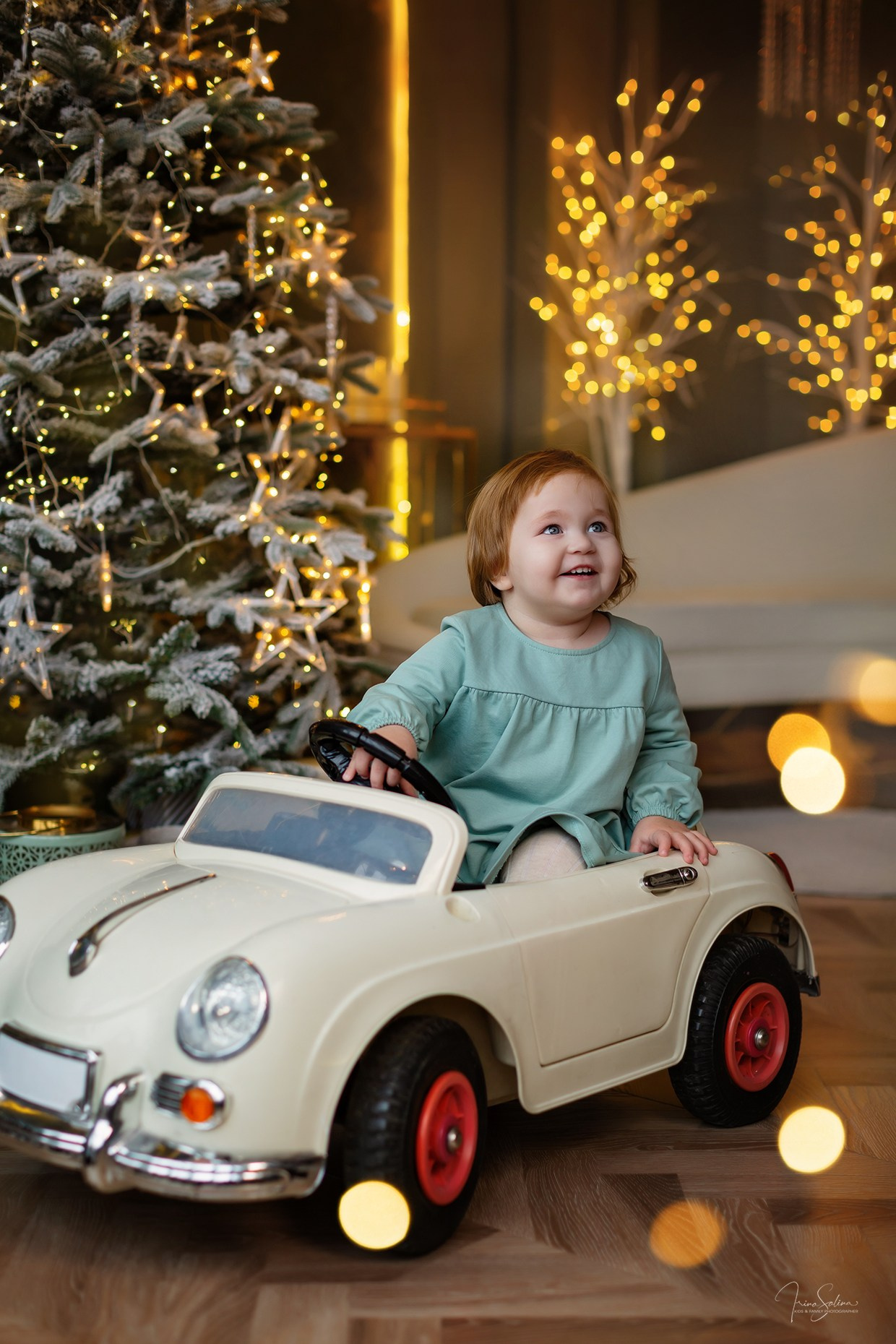 Детская фотосессия в новогодней фотостудии Квартира 9. Детский и семейный фотограф в Екатеринбурге