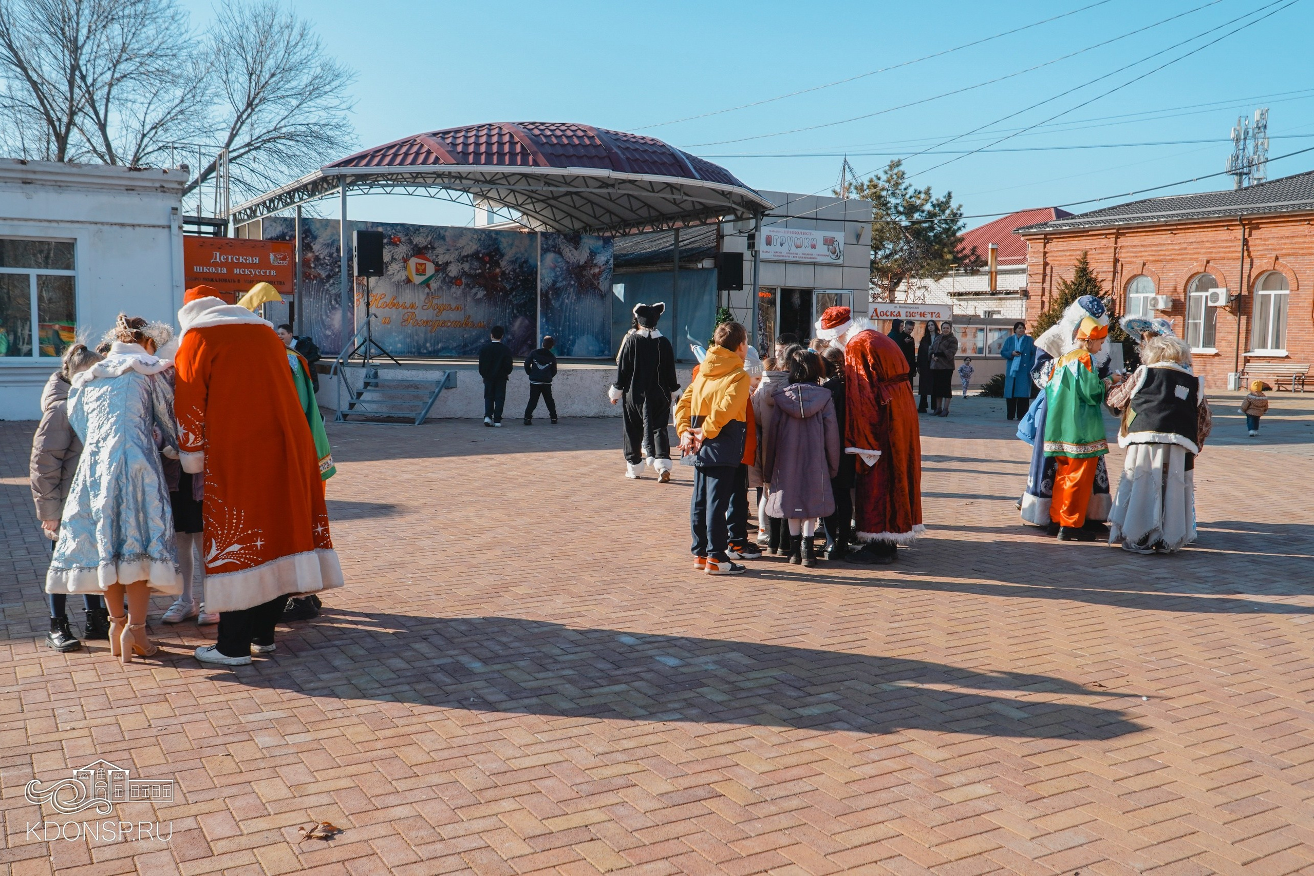 По следам Деда Мороза и Снегурочки. Новотитаровский Дом культуры
