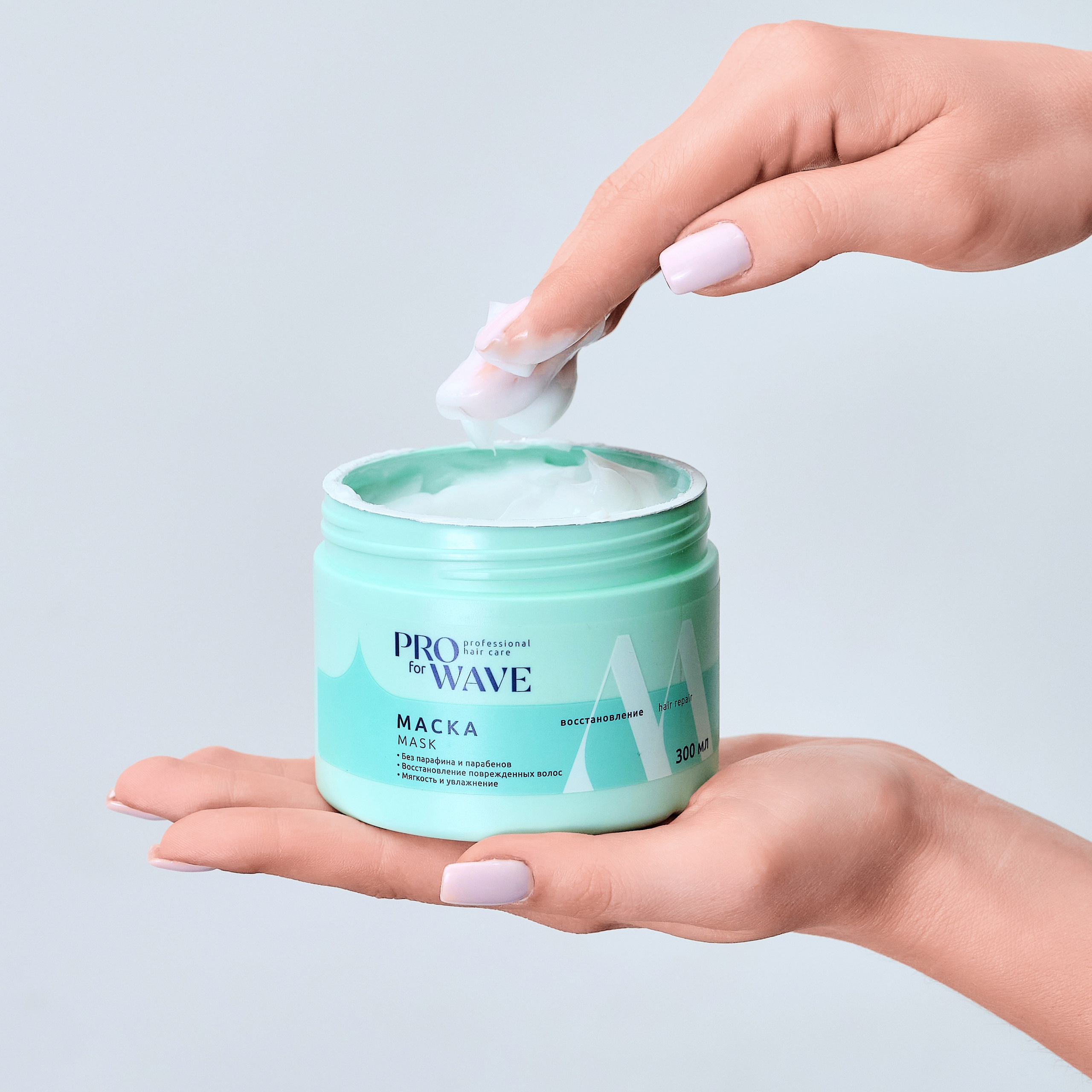 Предметная фотосъёмка косметики, Фотосъёмка в Москве, Фотосъёмка в зеленограде, косметика в руках модели, крем в руках модели