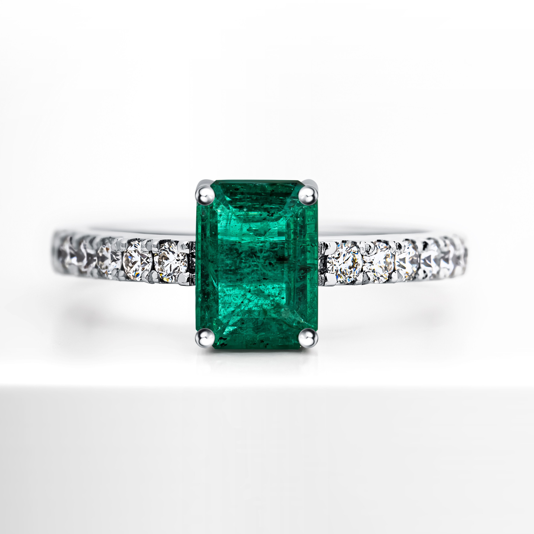 Фотограф ювелирных украшений в Санкт-Петербурге Воробьева Мария