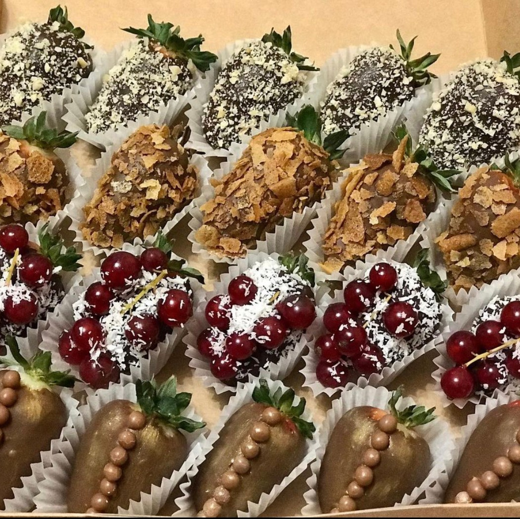 Наборы из клубники в шоколаде Сургут. Клубника в шоколаде в Сургуте