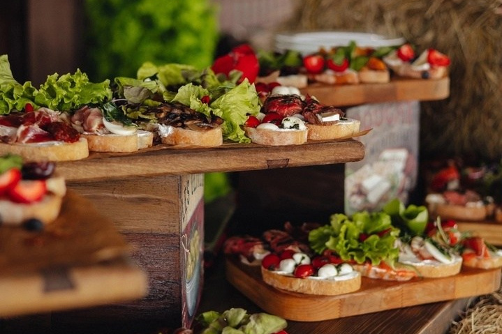 Станция брускетт. Кейтеринг Royal Catering | По Москве и Московской области организуем р