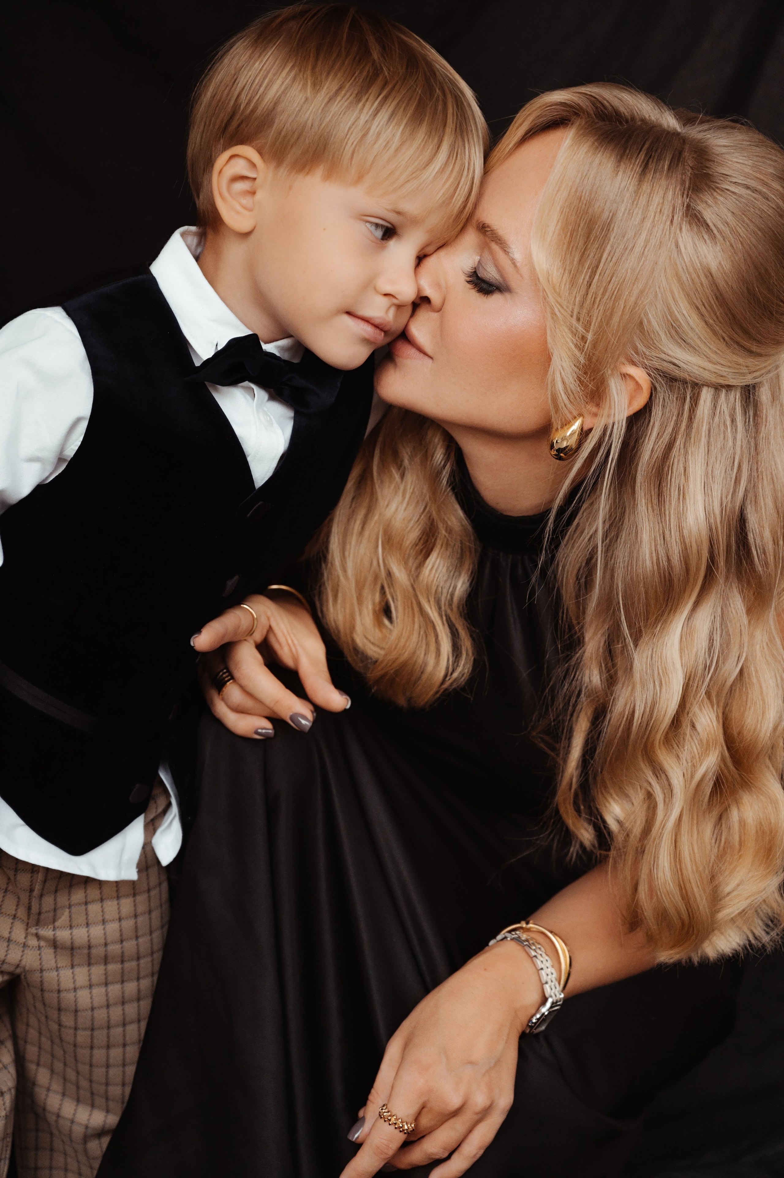 Семейная съемка. Профессиональный фотограф беременности в СПБ. Стильные фотосессии беременности в стиле минимализм и классическая фотография