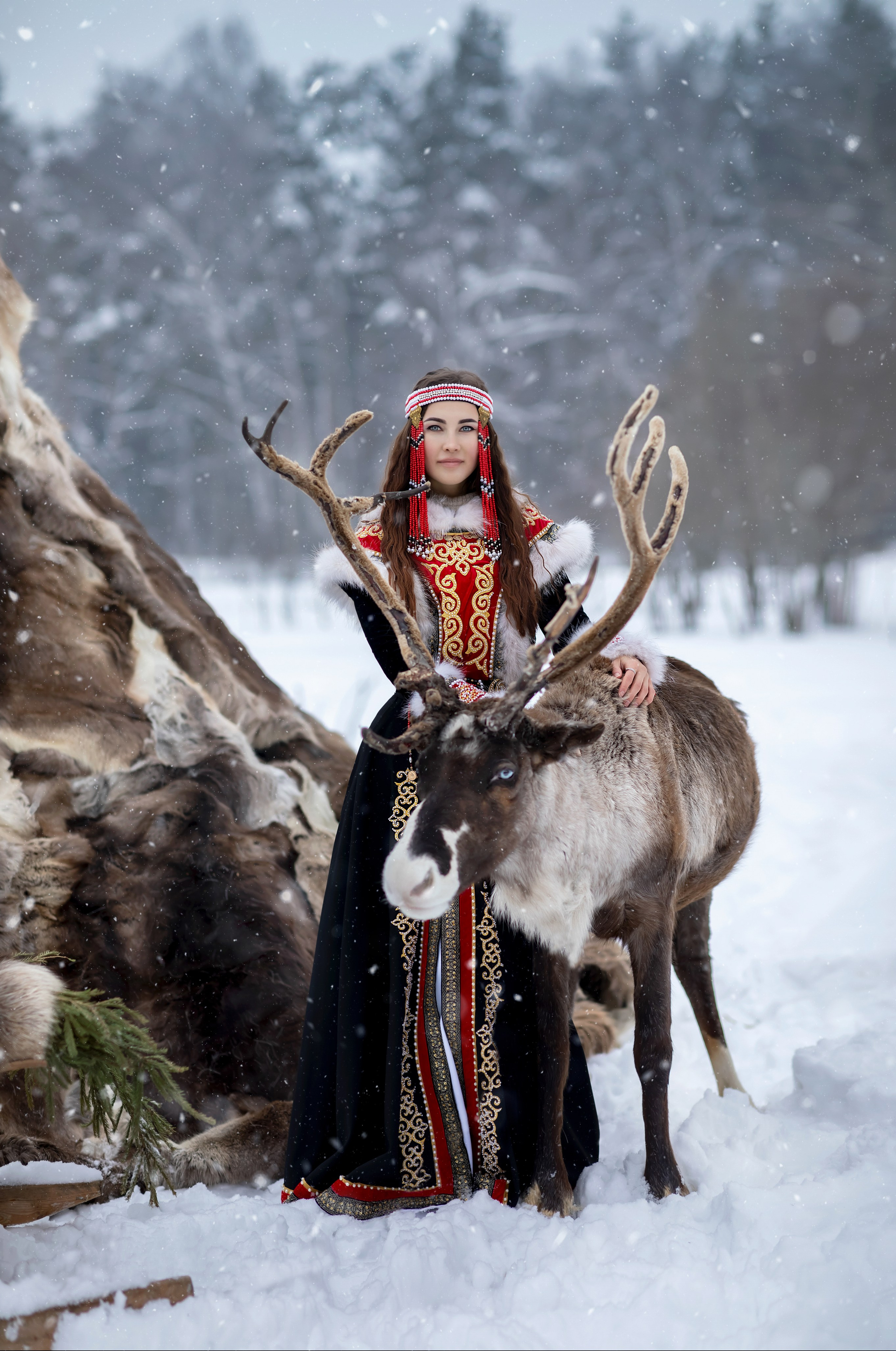 Дизайнер костюмов и украшений, фотограф