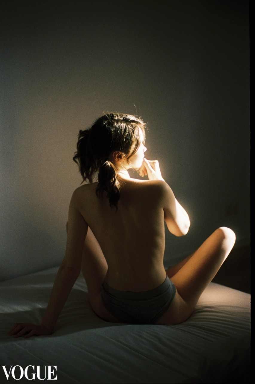 Vogue. Фотограф Максим К. Интимный портрет и вечерние прогулки по Москве на плёнку