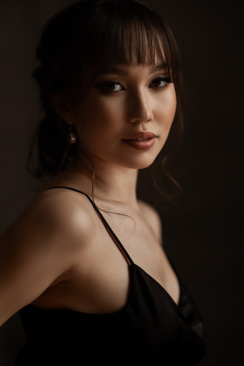 Профессиональный топ стилист по прическам и макияжу