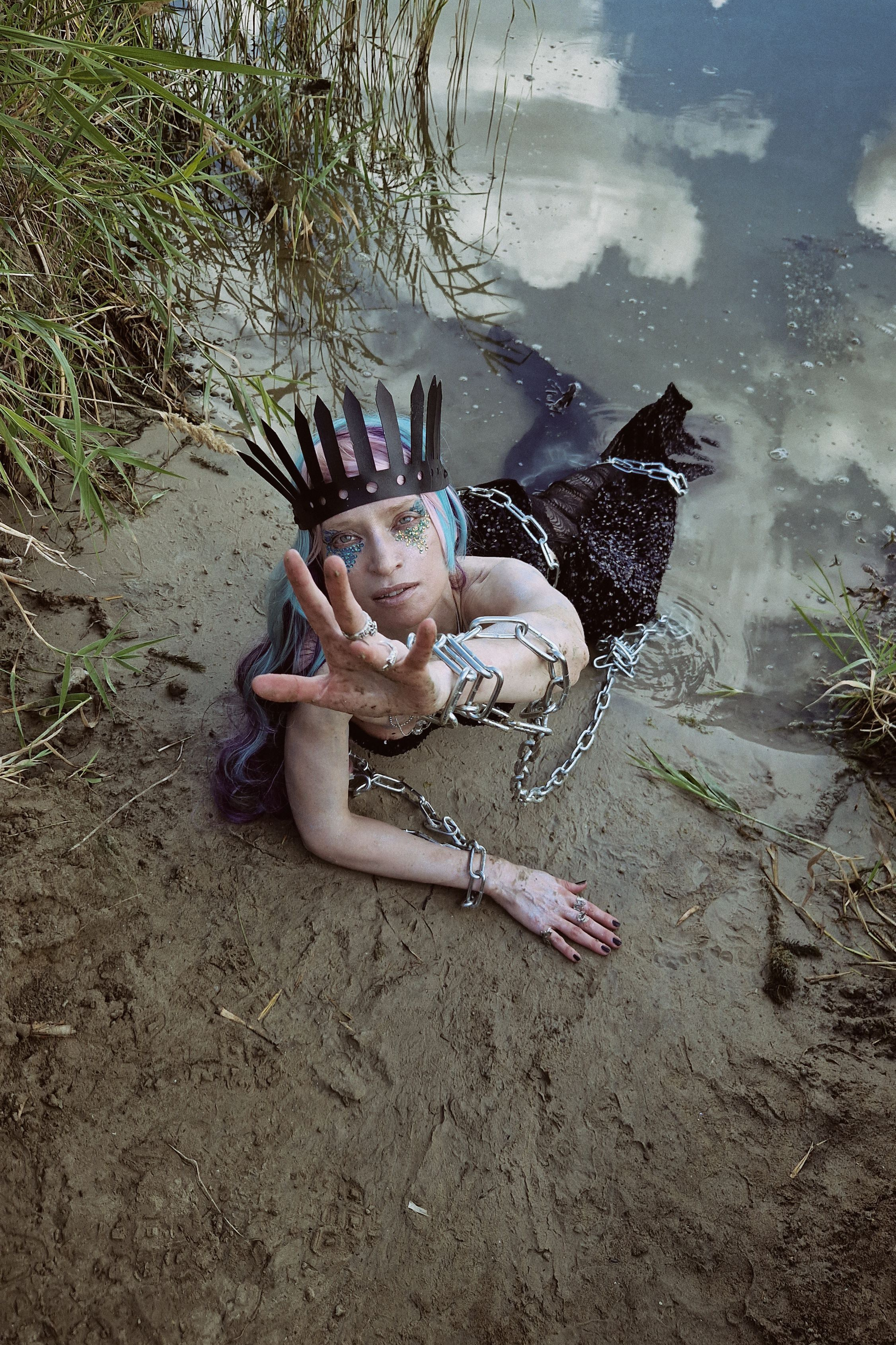 THE CAPTIVE SIREN. Yulia Yurchevskaya | Art Director & Visual Visionary