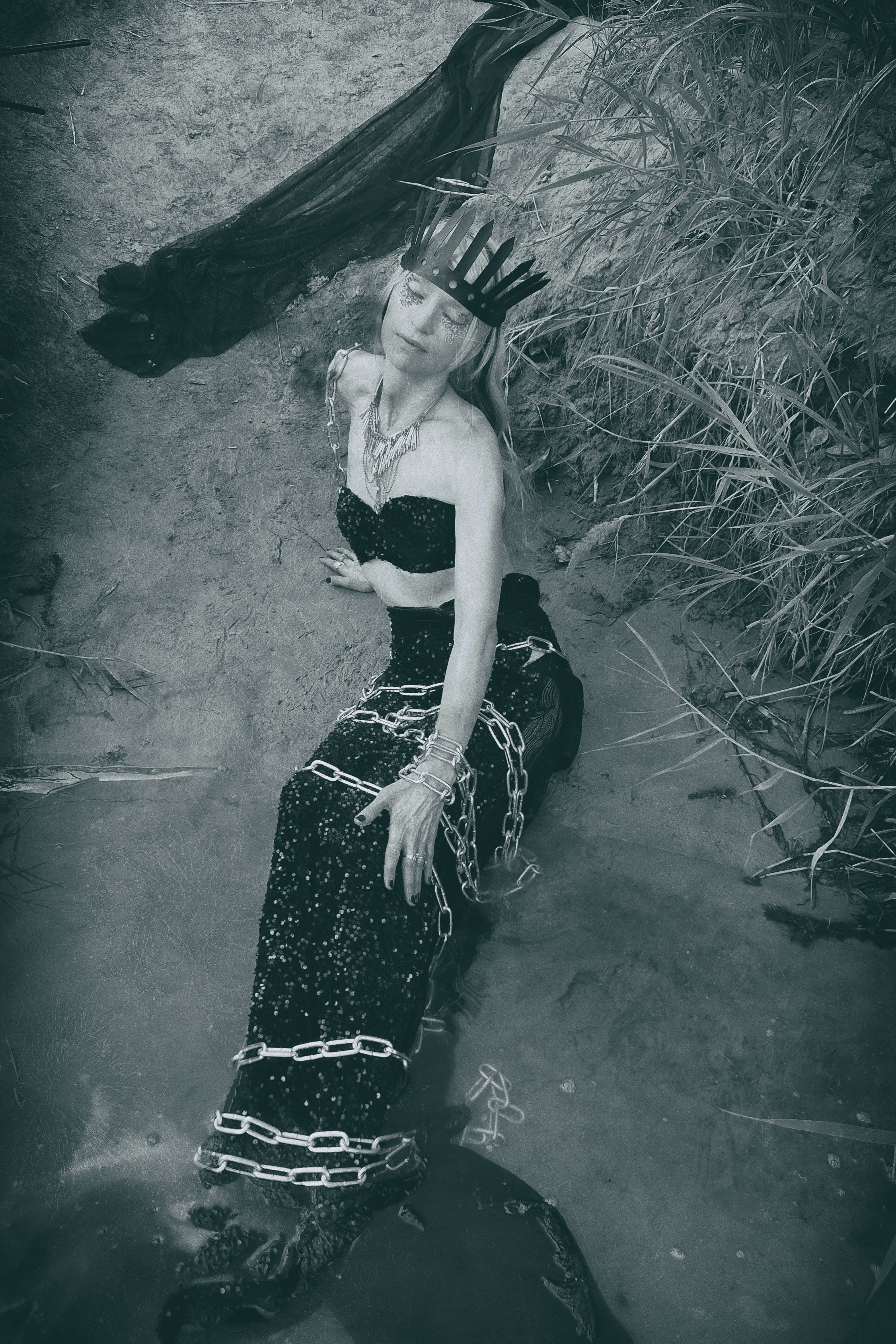 THE CAPTIVE SIREN. Yulia Yurchevskaya | Art Director & Visual Visionary