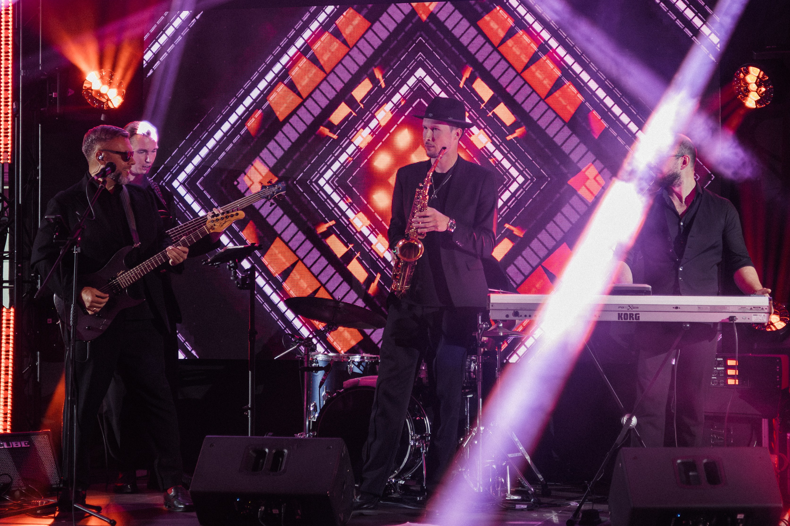 кавер группа Pulse Band на корпоративе в Ростове-на-Дону живая музыка на корпоратив от кавер группы Pulse Band веселое выступление кавер группы на корпоративном вечере