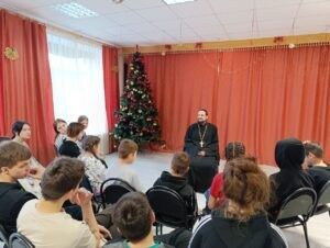 Клирик Ильинского храма провел встречу в реабилитационном центре. Северное благочиние Саратовской епархии
