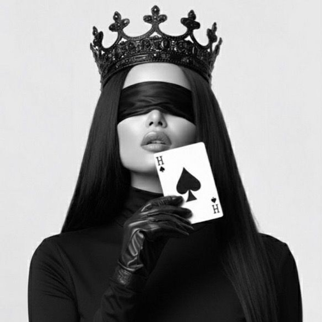 Карты и&nbsp;корона