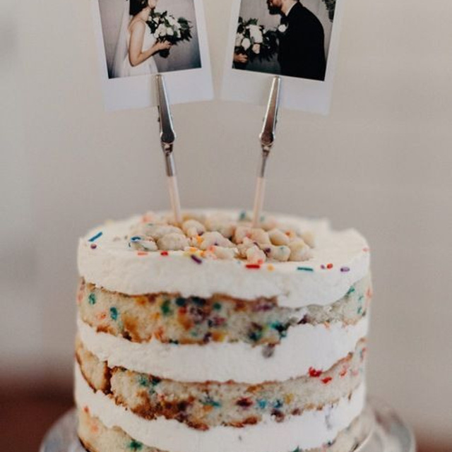 Приглашения на свадьбу и торт