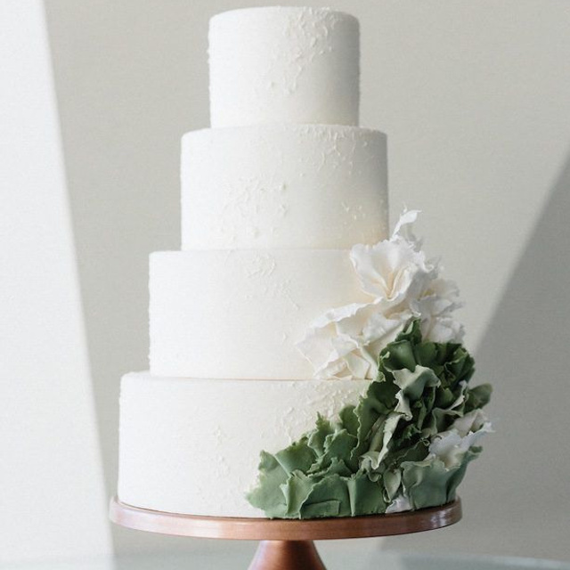 Приглашения на свадьбу и торт