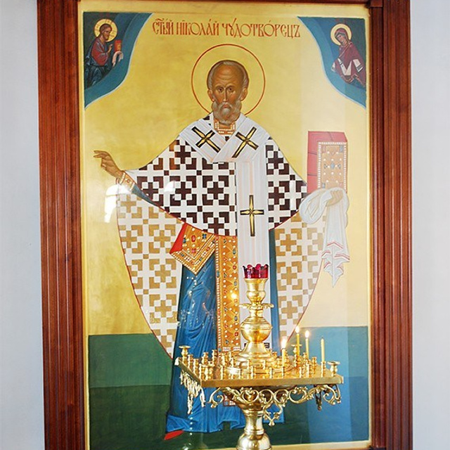 Киоты навесные. Стильная домашняя мебель