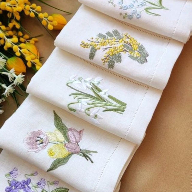 Предметное фото носков и платочков - стильные и удобные аксессуары для вашего гардероба.