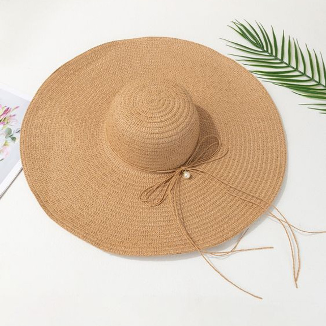 Предметное фото головных уборов - шляпы и шапки для вашего стиля.