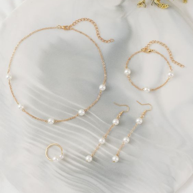 Предметное фото бижутерии - сияние и блеск для вашего образа.