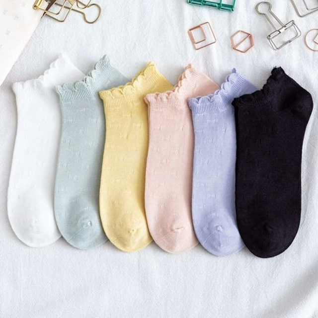 Предметное фото носков и платочков - аксессуары, которые подчеркивают ваш стиль.