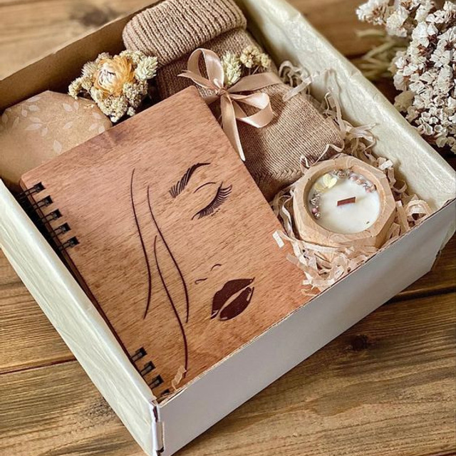 Предметное фото подарочных наборов - уникальные и запоминающиеся подарки для любого повода.