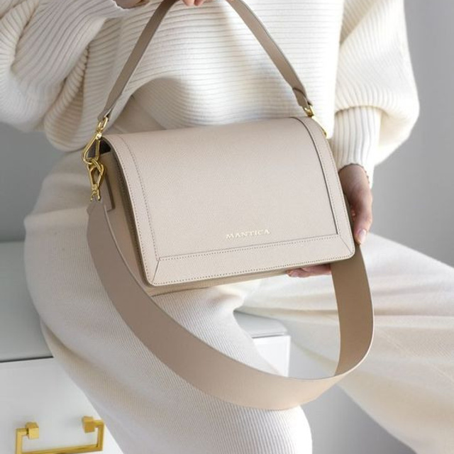 Предметное фото сумок - современные и элегантные модели для вашего образа.