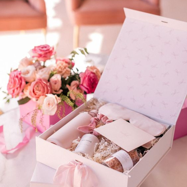 Предметное фото подарочных наборов - подарки, которые подчеркивают вашу заботу и внимание.