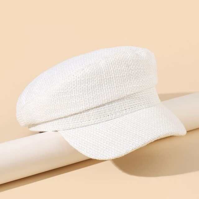 Предметное фото головных уборов - стильные кепки для вашего повседневного образа.