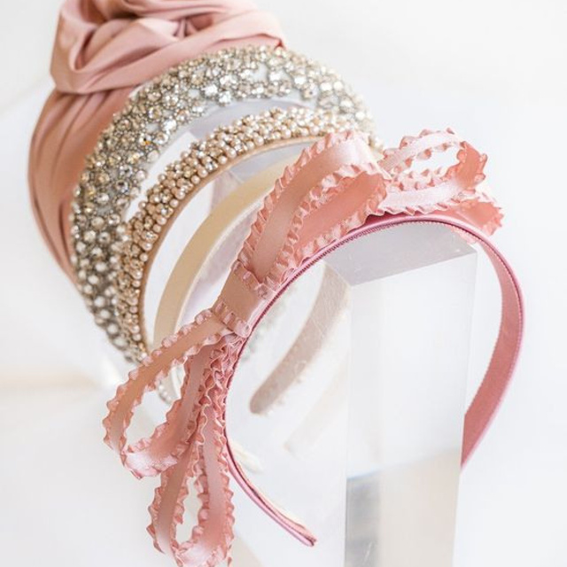 Предметное фото аксессуаров - стильные дополнения для вашего повседневного образа.