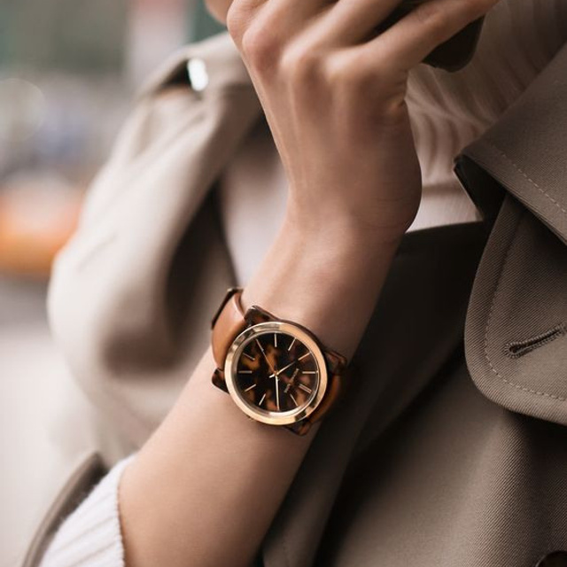 Предметное фото часов - тонкое сочетание функциональности и элегантности.