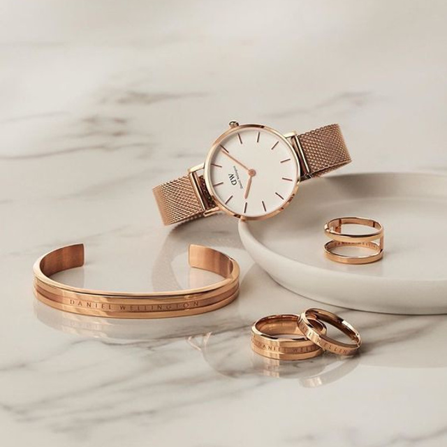 Предметное фото часов - утонченное дополнение к вашему образу.