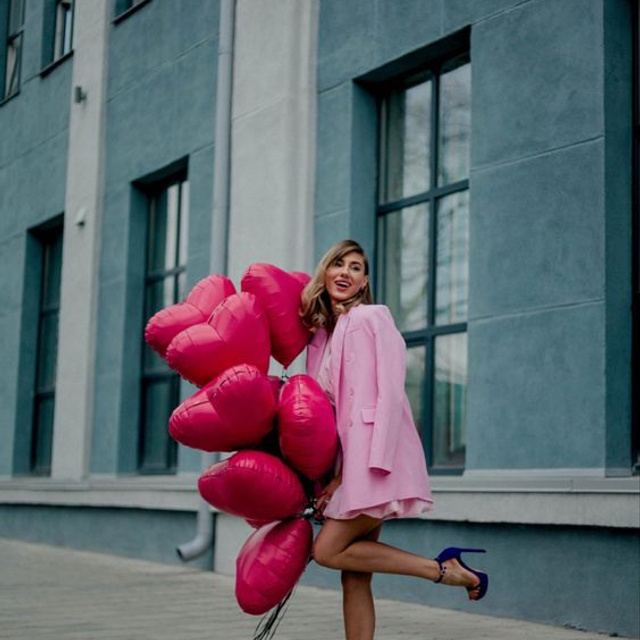 Предметное фото праздничных шаров - веселые шарики, приносящие улыбки и радость.