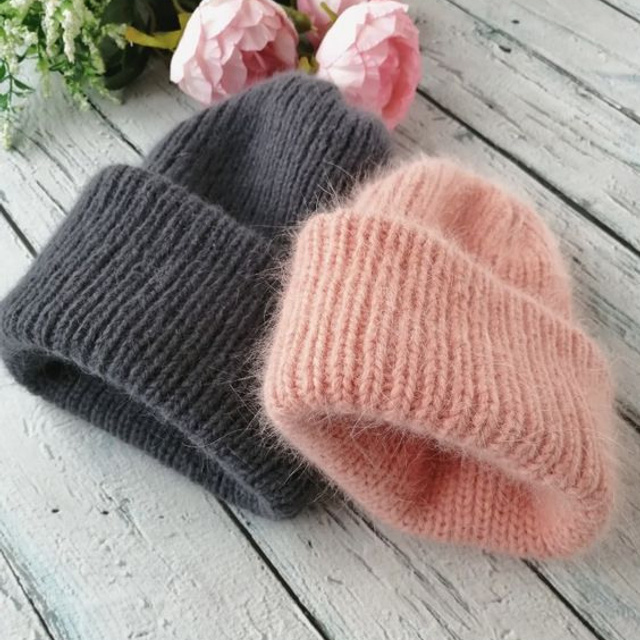 Предметное фото головных уборов - модные шляпы для всех сезонов.