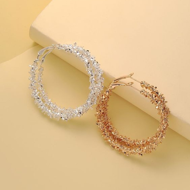 Предметное фото бижутерии - украшения, подчеркивающие вашу индивидуальность.