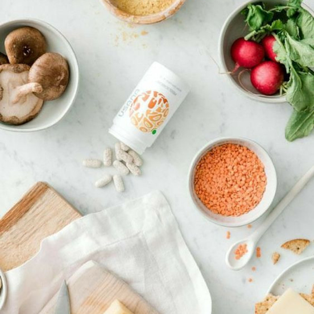 Предметное фото БАДов, витаминов и уходовой косметики - индивидуальные решения для вашего самочувствия и внешнего вида.