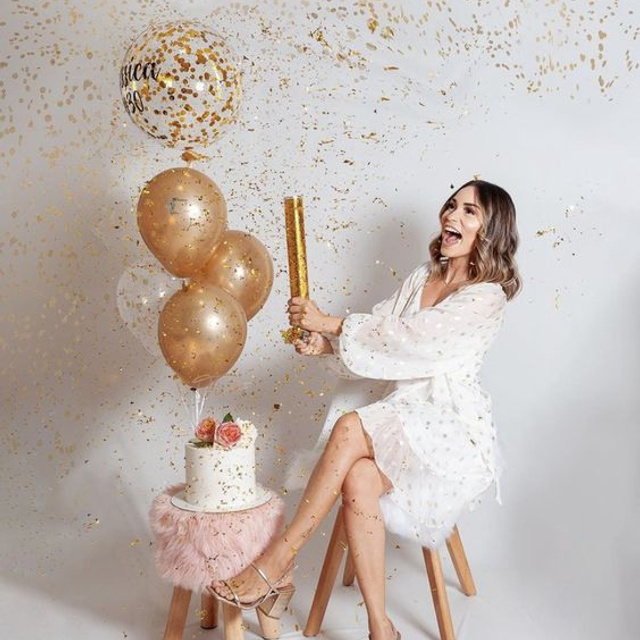 Предметное фото праздничных шаров - радужные капли веселья для вашего торжества.