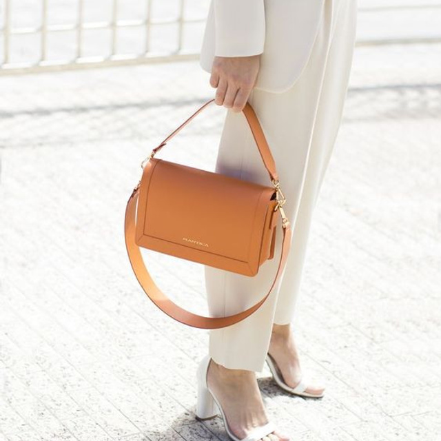 Предметное фото сумок - элегантные и удобные аксессуары для вашего стиля.