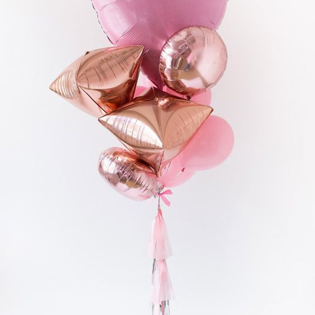 Предметное фото праздничных шаров - легкость и веселье, запечатленные в каждом шарике.