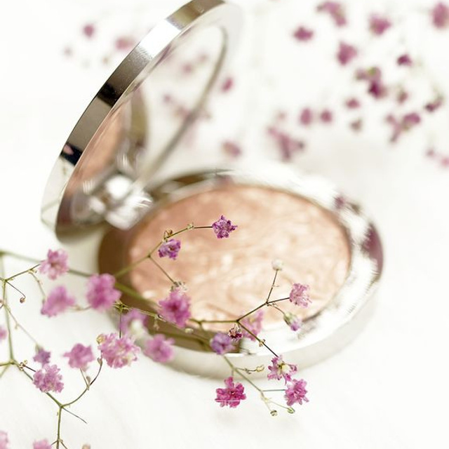 Предметное фото косметики - стильные и эффективные решения для вашего ухода и макияжа.