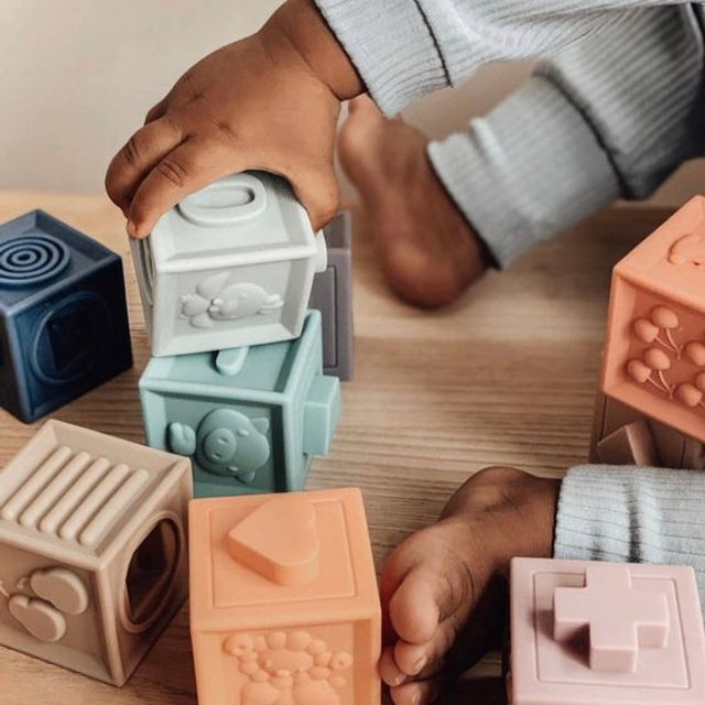 Предметное фото детских товаров - удобство и практичность для вашего малыша в каждой покупке.